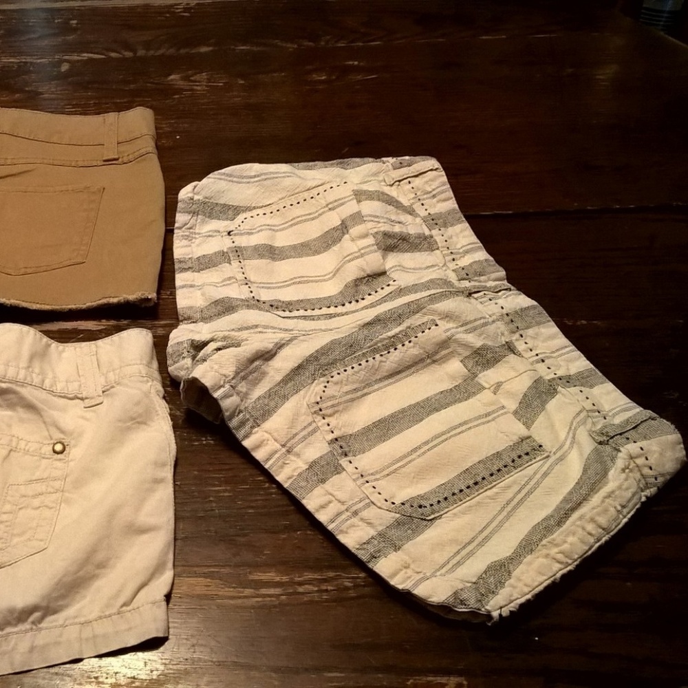 3 Shorts - Picture 4 of 4